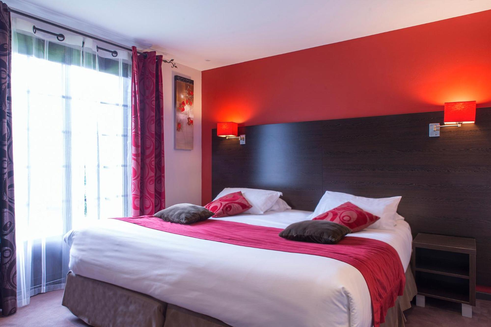 Hotel Restaurant Les Coquelicots, The Originals Relais Saint-Pardoux-l'Ortigier المظهر الخارجي الصورة