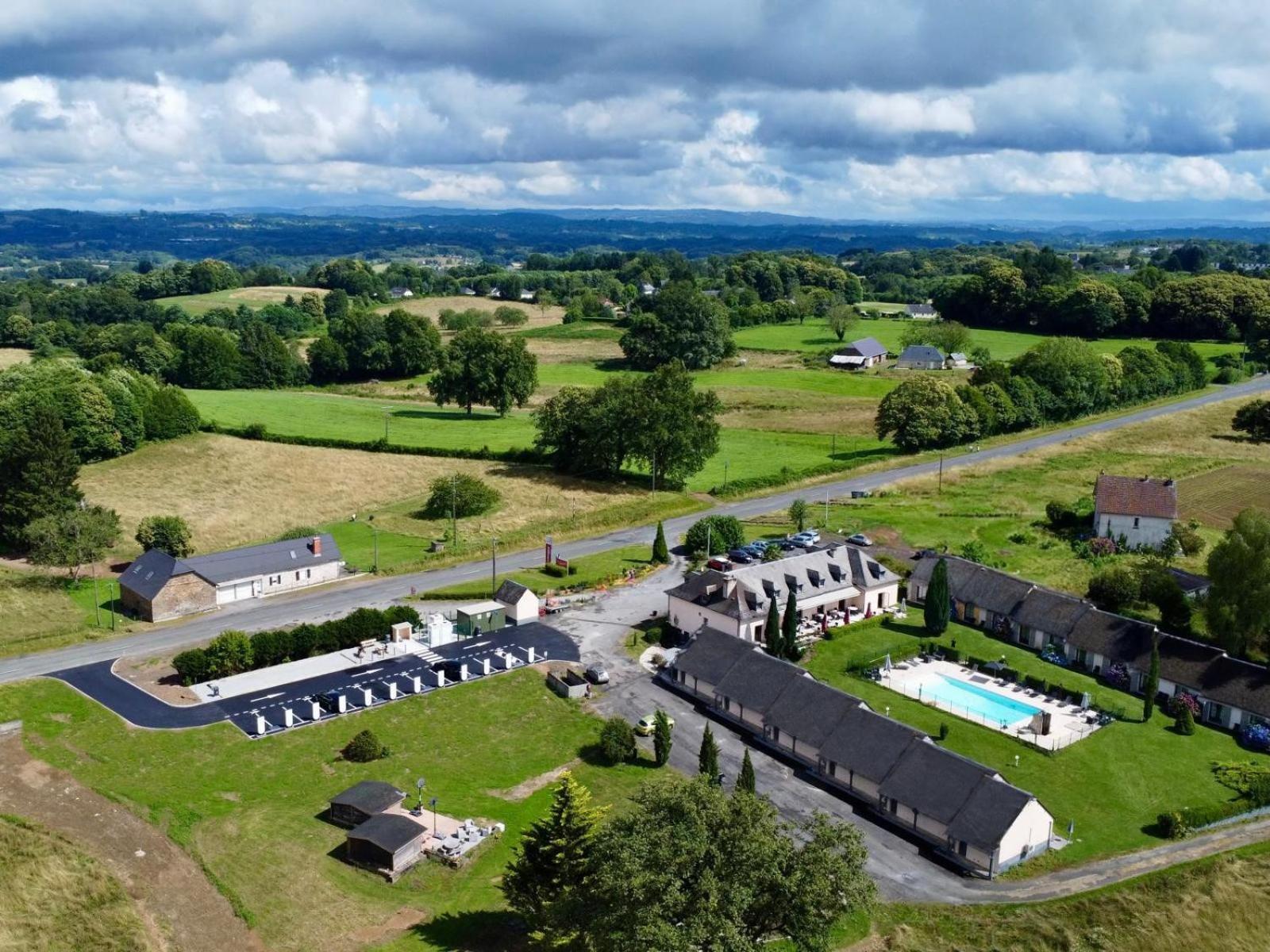 Hotel Restaurant Les Coquelicots, The Originals Relais Saint-Pardoux-l'Ortigier المظهر الخارجي الصورة