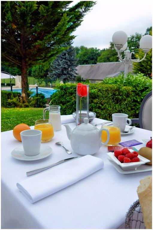 Hotel Restaurant Les Coquelicots, The Originals Relais Saint-Pardoux-l'Ortigier المظهر الخارجي الصورة