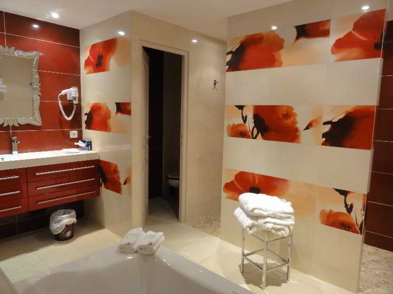 Hotel Restaurant Les Coquelicots, The Originals Relais Saint-Pardoux-l'Ortigier المظهر الخارجي الصورة