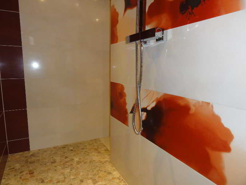 Hotel Restaurant Les Coquelicots, The Originals Relais Saint-Pardoux-l'Ortigier المظهر الخارجي الصورة